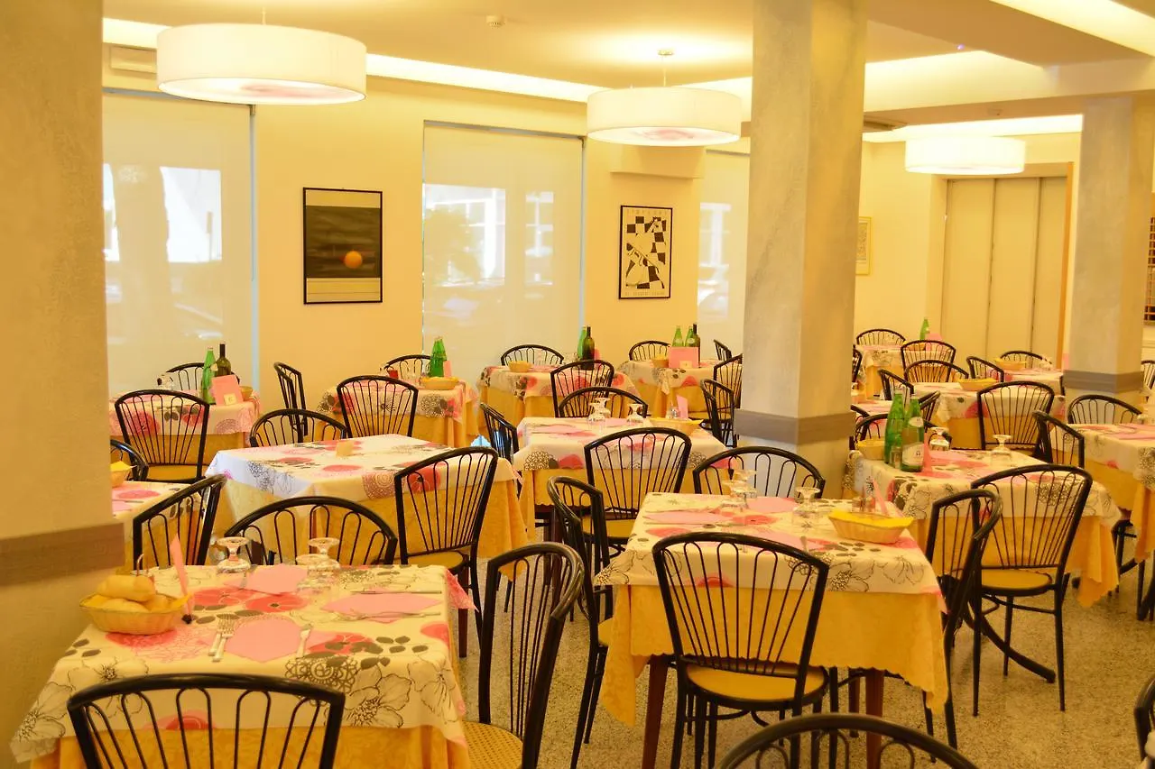 Hotel Universal Riccione 2*,